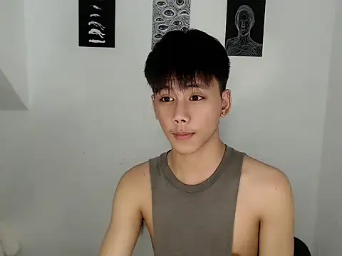 Snapshot of ynotyu chatting on 05/21/26, 12:23 ynotyu online show from 05/21/26, 12:23