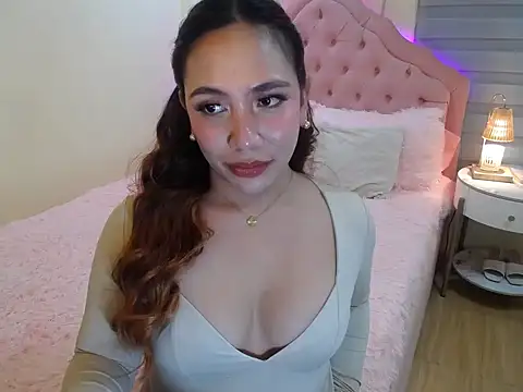 ur seductivelaura online show from 12/04/25, 09:56