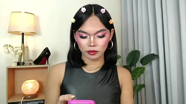 miyaa Moore online show from 11/12/25, 09:53