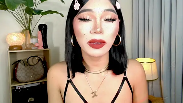 miyaa Moore online show from 11/29/25, 08:01