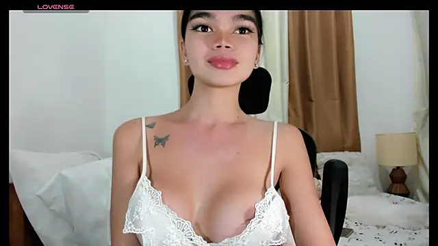 Snapshot of kendall_petite18 chatting on 06/02/26, 10:50 kendall petite18 online show from 06/02/26, 10:50