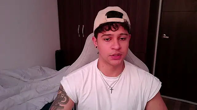 domsantiago  online show from 09/21/25, 03:57