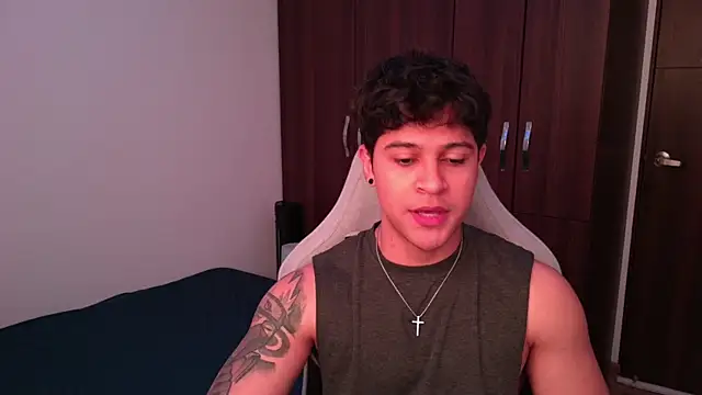domsantiago  online show from 10/04/25, 03:54