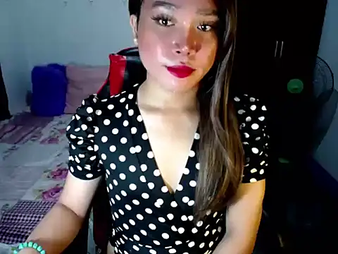 Urassiansweetcummer online show from 10/17/25, 02:30