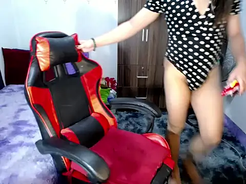 Urassiansweetcummer online show from 11/05/25, 01:49