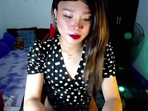 Urassiansweetcummer online show from 03/04/26, 08:15