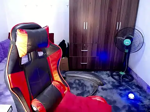 Urassiansweetcummer online show from 04/20/26, 01:41