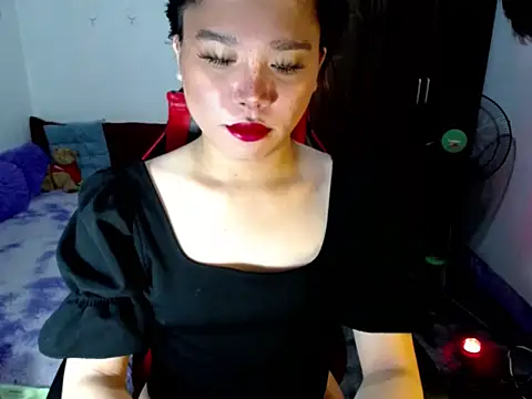 Snapshot of Urassiansweetcummer chatting on 05/12/26, 12:13 Urassiansweetcummer online show from 05/12/26, 12:13