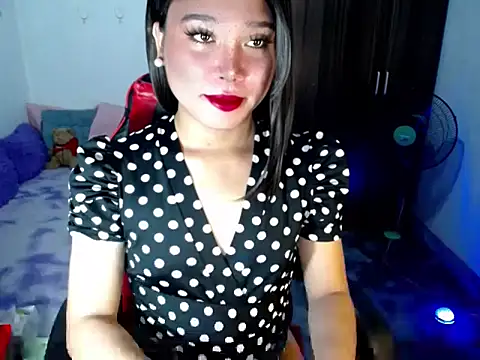 Snapshot of Urassiansweetcummer chatting on 05/24/26, 12:59 Urassiansweetcummer online show from 05/24/26, 12:59