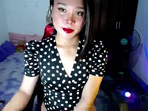 Snapshot of Urassiansweetcummer chatting on 06/08/26, 02:06 Urassiansweetcummer online show from 06/08/26, 02:06