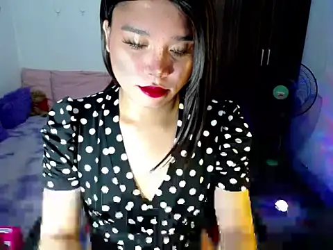 Snapshot of Urassiansweetcummer chatting on 06/15/26, 01:46 Urassiansweetcummer online show from 06/15/26, 01:46