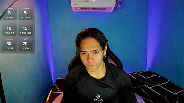 Snapshot of Maximiliano_scoott__ chatting on 09/18/25, 08:33 Maximiliano scoott   online show from 09/18/25, 08:33