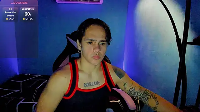 Snapshot of Maximiliano_scoott__ chatting on 09/27/25, 05:40 Maximiliano scoott   online show from 09/27/25, 05:40