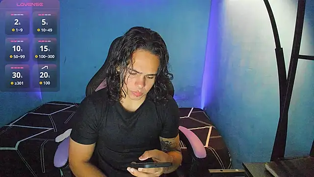 Snapshot of Maximiliano_scoott__ chatting on 10/15/25, 06:52 Maximiliano scoott   online show from 10/15/25, 06:52