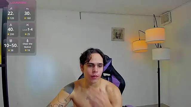 Snapshot of Maximiliano_scoott__ chatting on 11/01/25, 09:17 Maximiliano scoott   online show from 11/01/25, 09:17