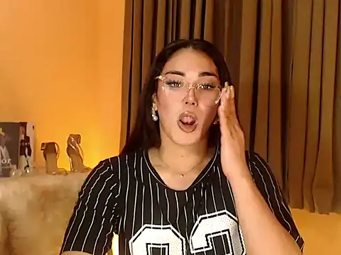 Snapshot of magnificent_kitana chatting on 09/15/25, 12:49 magnificent kitana online show from 09/15/25, 12:49