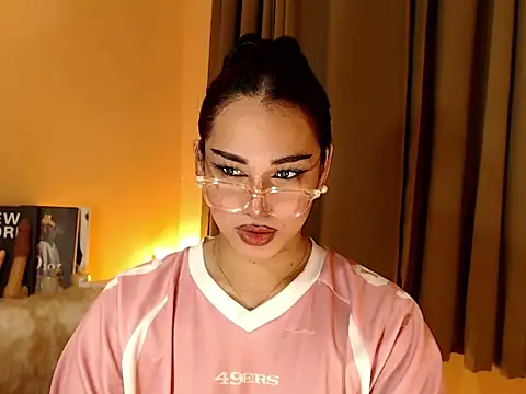 Snapshot of magnificent_kitana chatting on 10/24/25, 10:44 magnificent kitana online show from 10/24/25, 10:44
