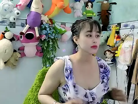 emgaixinhngoan online show from 11/12/25, 02:45