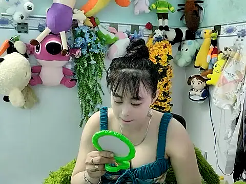 emgaixinhngoan online show from 11/19/25, 02:22