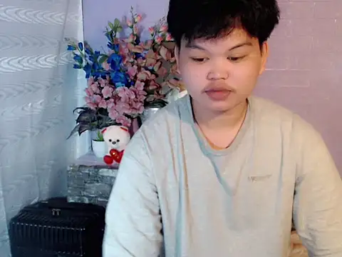 Snapshot of Reynelcock chatting on 05/15/26, 05:36 Reynelcock online show from 05/15/26, 05:36