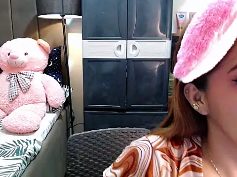 Snapshot of urswtasian_chesca chatting on 11/26/25, 02:40 urswtasian chesca online show from 11/26/25, 02:40