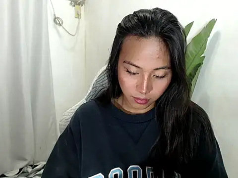 Snapshot of sweetiie_caren chatting on 05/03/26, 04:51 sweetiie caren online show from 05/03/26, 04:51