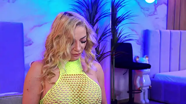 Izabellle02 online show from 03/29/26, 03:50