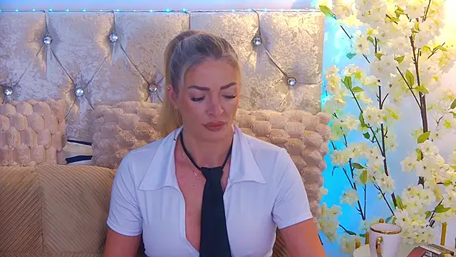 Izabellle02 online show from 06/04/26, 02:50