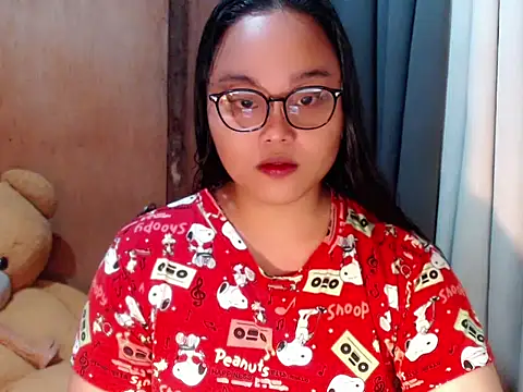  Lylia online show from 11/15/25, 10:15