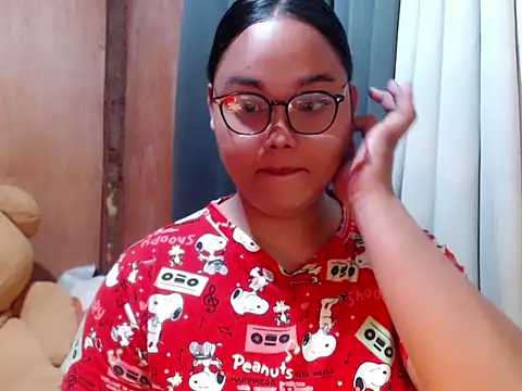  Lylia online show from 12/19/25, 06:53