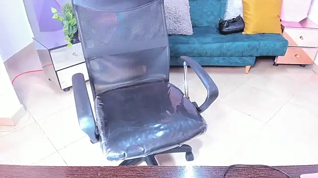 Dantzel  online show from 12/18/25, 12:22