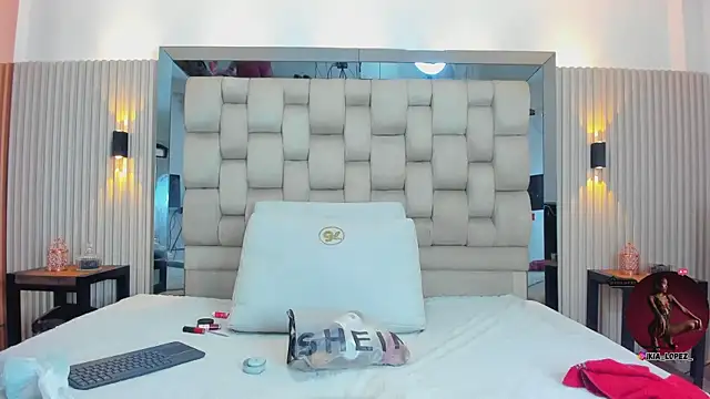 ikia lopez  online show from 09/30/25, 06:46