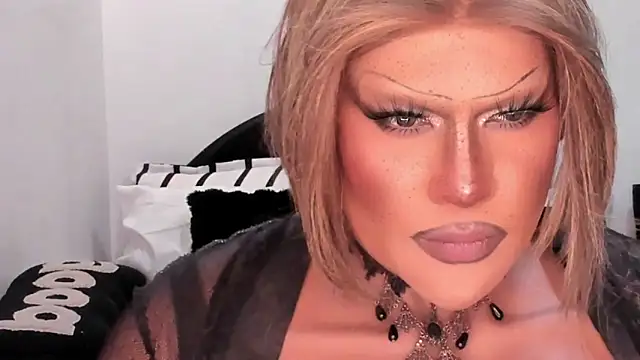 Snapshot of MistressDuhara chatting on 05/17/26, 03:48 MistressDuhara online show from 05/17/26, 03:48