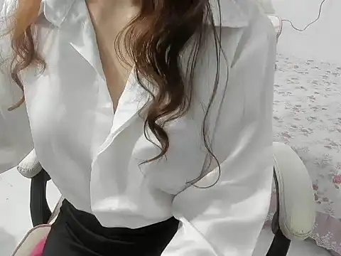 Snapshot of LuckyBabe_new01 chatting on 06/16/26, 02:30 LuckyBabe new01 online show from 06/16/26, 02:30