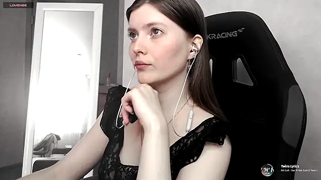 cute elfy  online show from 09/15/25, 02:06