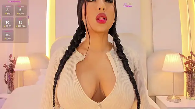 Snapshot of SalomeeBell chatting on 05/15/26, 08:49 SalomeeBell online show from 05/15/26, 08:49