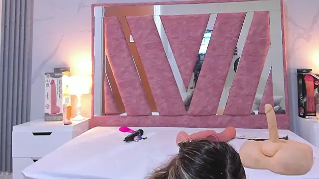 Wonderkloe  online show from 02/03/26, 07:30