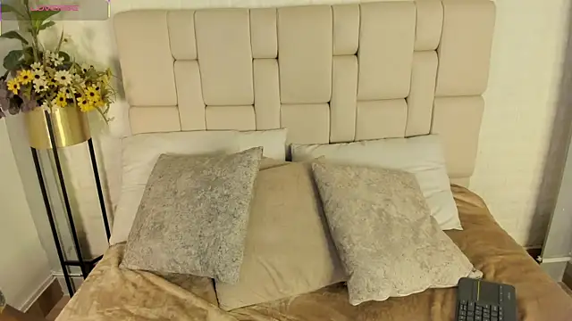 estefanyy  online show from 03/21/26, 04:39