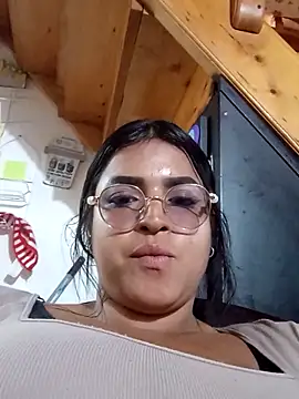 Snapshot of katia_durand chatting on 10/27/25, 09:19 katia durand online show from 10/27/25, 09:19