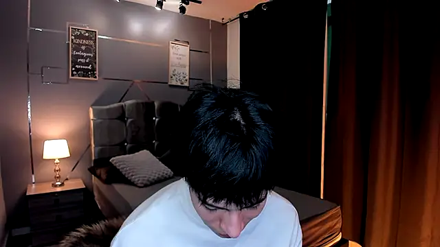 Christopher 77 online show from 09/20/25, 04:19