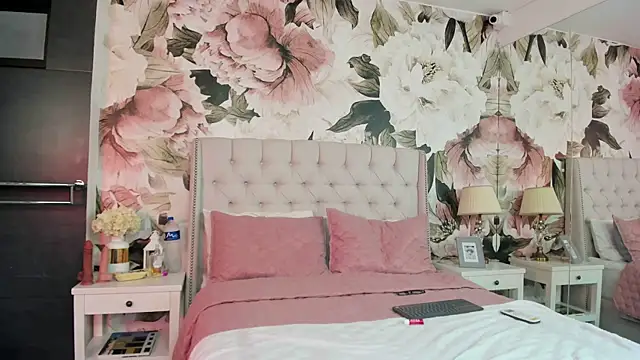 Snapshot of MaddyMay_ chatting on 11/07/25, 08:42 MaddyMay online show from 11/07/25, 08:42