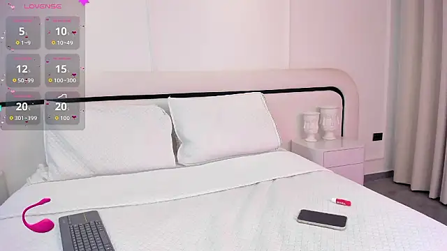 Snapshot of MaddyMay_ chatting on 01/15/26, 08:23 MaddyMay online show from 01/15/26, 08:23