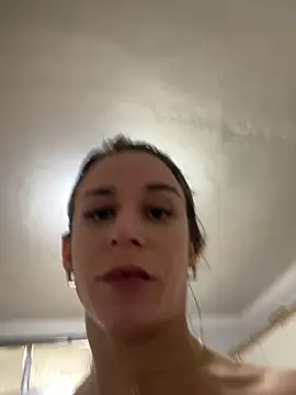 Snapshot of Isabelaa_ chatting on 05/15/26, 05:42 Isabelaa online show from 05/15/26, 05:42