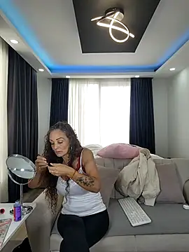Snapshot of evasweett__ chatting on 05/12/26, 02:36 evasweett online show from 05/12/26, 02:36