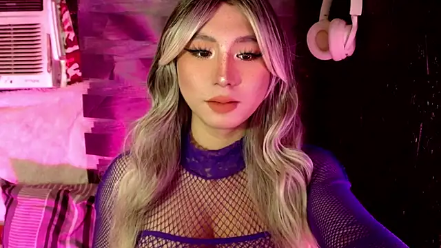 Snapshot of UrhotlucyTS chatting on 11/08/25, 06:46 UrhotlucyTS online show from 11/08/25, 06:46