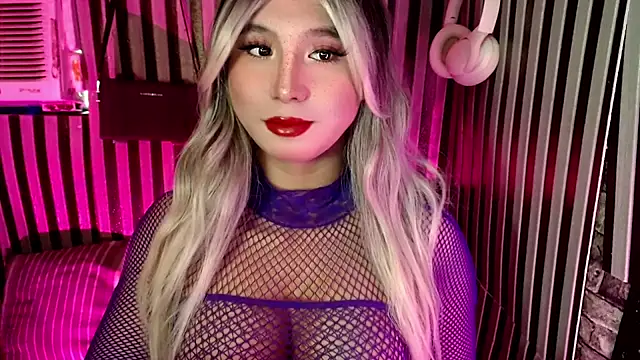 Snapshot of UrhotlucyTS chatting on 01/12/26, 06:29 UrhotlucyTS online show from 01/12/26, 06:29