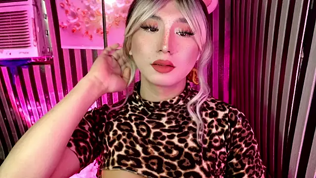 UrhotlucyTS online show from 04/17/26, 06:38