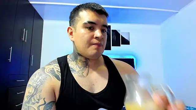 Snapshot of thiago__cp01 chatting on 09/25/25, 06:17 thiago  cp01 online show from 09/25/25, 06:17