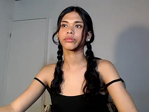 urcurlydiva online show from 11/24/25, 07:30