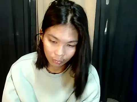 Snapshot of laura_leeforever chatting on 06/05/26, 01:23 laura leeforever online show from 06/05/26, 01:23